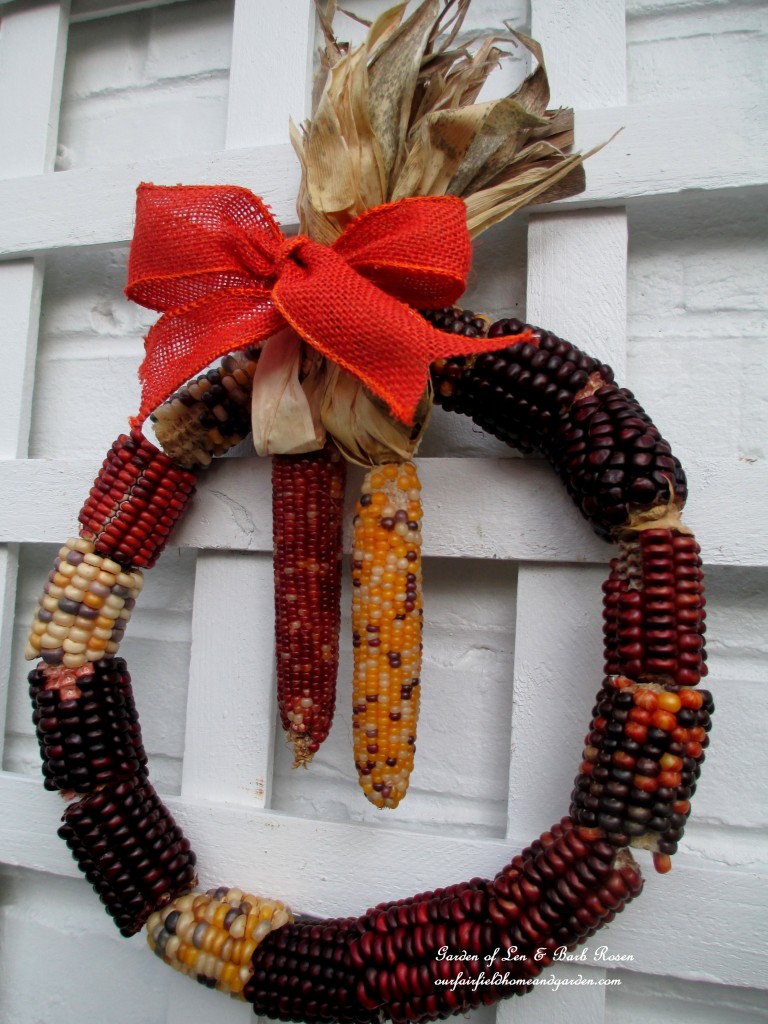 My version of the corn cob wreath made for just $4.00 ! http://ourfairfieldhomeandgarden.com/diy-fall-corn-cob-wreath/