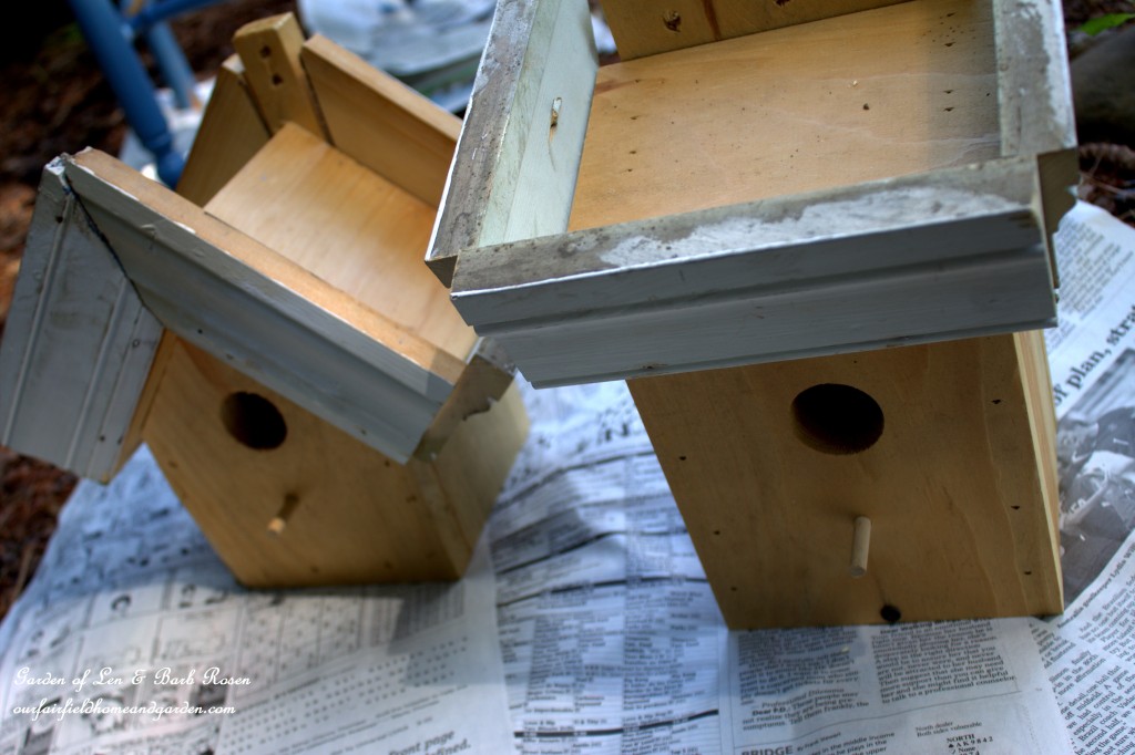 DIY Greenroof Birdhouses https://ourfairfieldhomeandgarden.com/diy-easy-greenroof-birdhouses/
